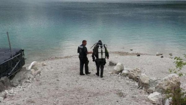 正规实盘股票配资 警方回应中国父子德国溺亡 搜救历时8天终寻获遗体